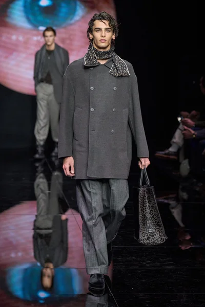 Look 25